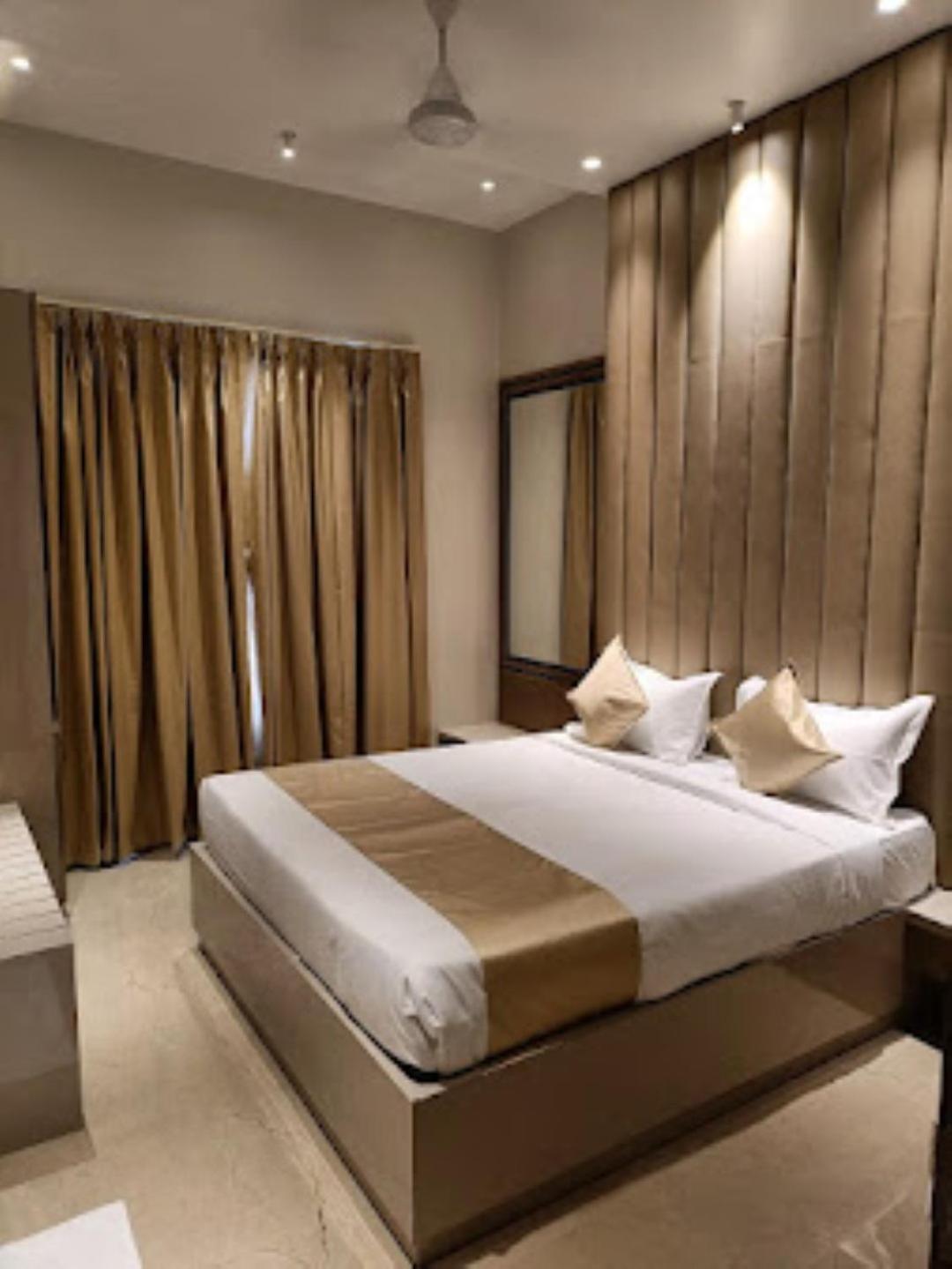 Red Orchid Hotel Kanpur Zewnętrze zdjęcie